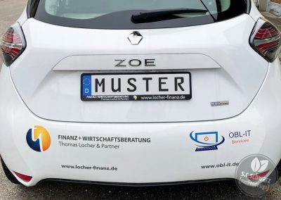Kfz-Kennzeichenhalterung für die FINANZ+WIRTSCHAFTSBERATUNG Thomas Locher & Partner | am Auto montiert