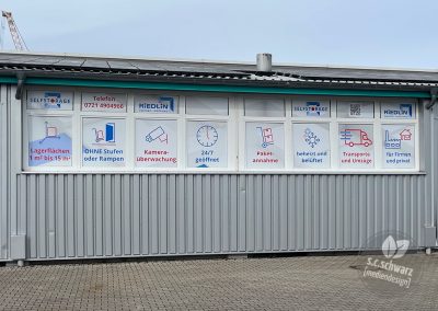 Fensterfolien für Riedlin Umzüge und Selfstorage GmbH & Co. KG | Vorderseite der Fabrikhalle
