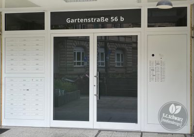 WEG Gartenstraße 56 b | Folierung des Oberlichts im Eingangsbereich